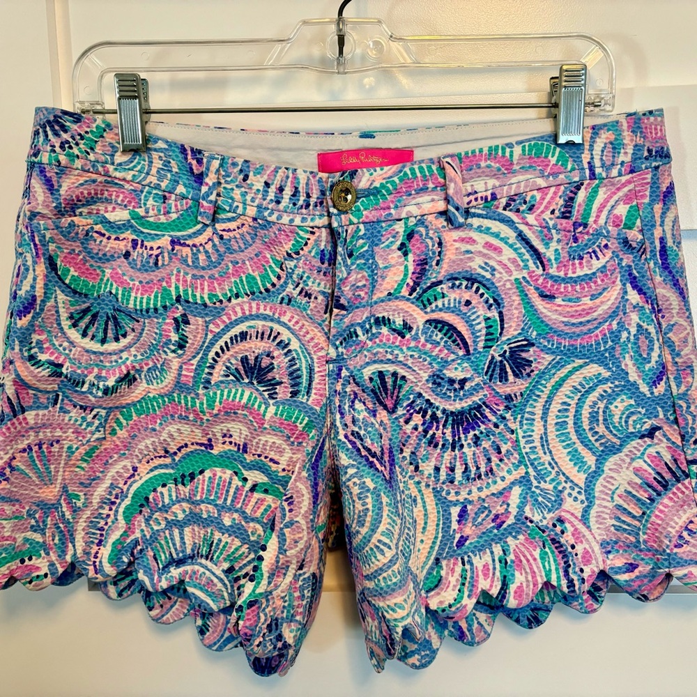 5” Buttercup Stretch Scallop Hem Patterned Short